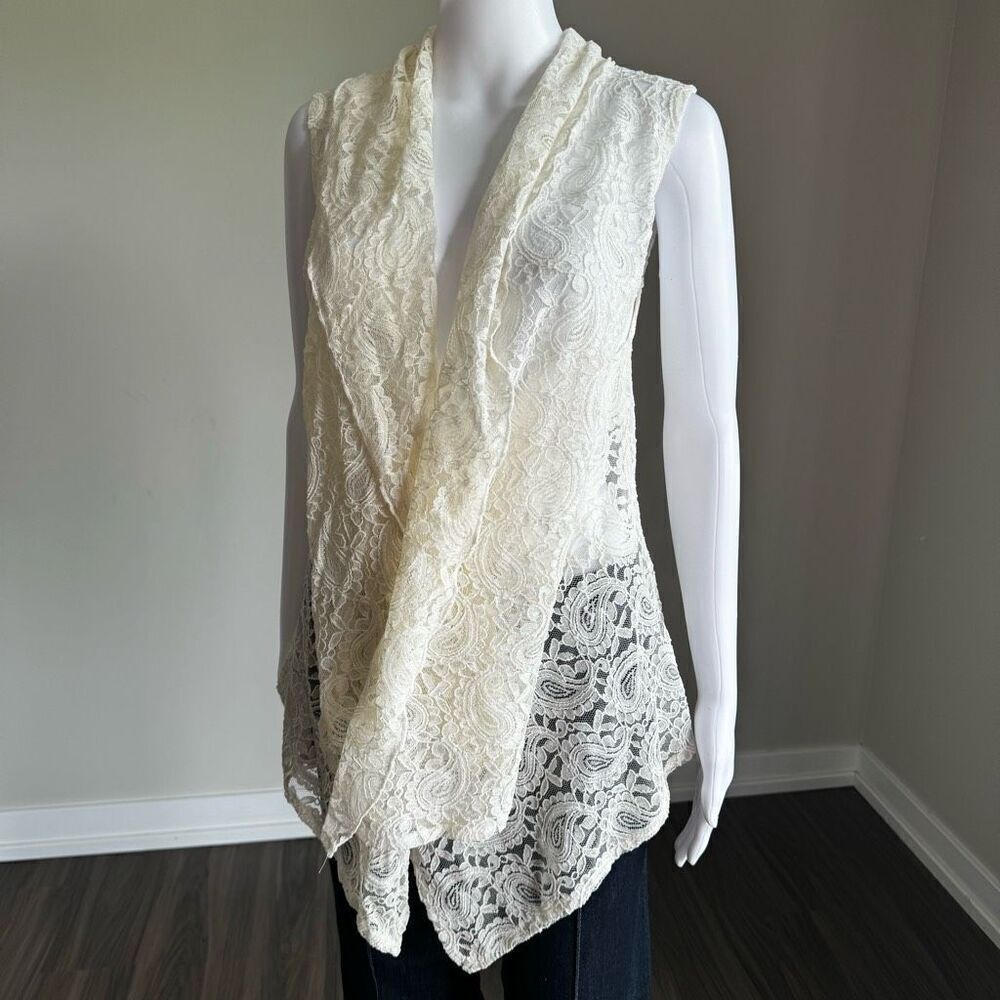 Pretty Angel Crème Lace Vest Size M NWT